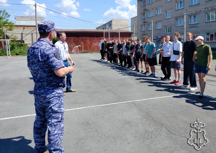 Представитель вневедомственной охраны Росгвардии принял участие в военных сборах для будущих призывников