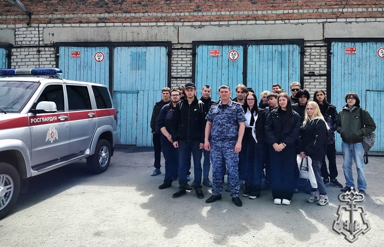 В Куйбышеве сотрудники вневедомственной охраны Росгвардии провели для студентов день открытых дверей