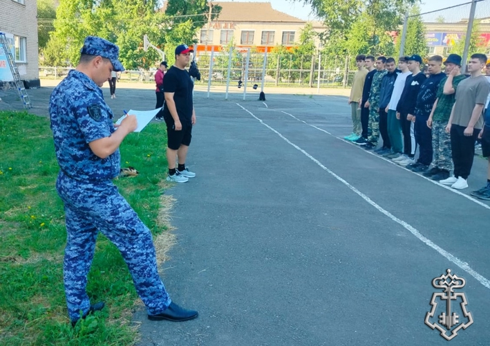 Представитель вневедомственной охраны Росгвардии принял участие в военных сборах для будущих призывников