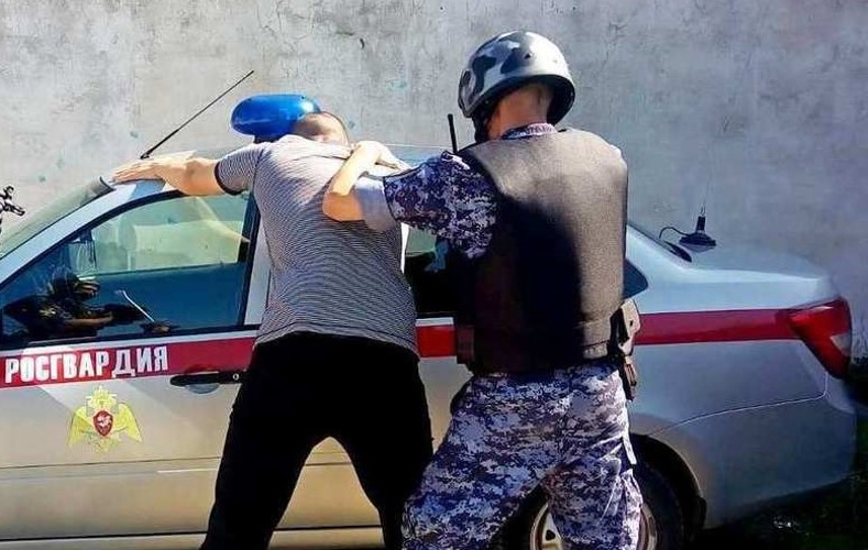 В Новосибирске сотрудниками вневедомственной охраны Росгвардии по горячим следам задержан подозреваемый в тяжком преступлении