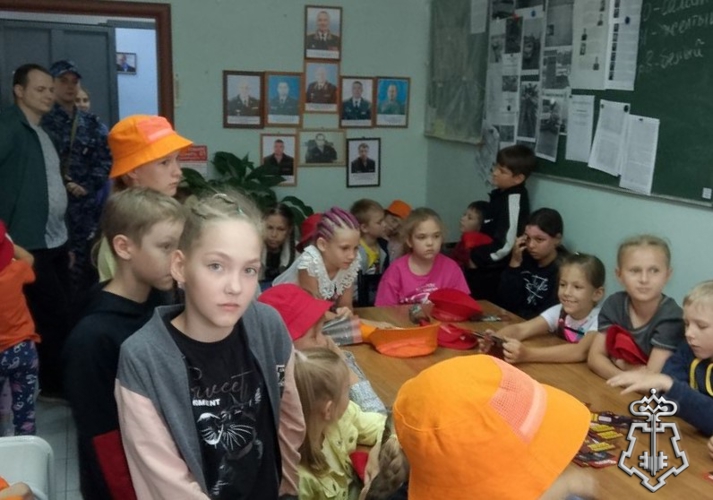 В Краснообске сотрудники вневедомственной охраны Росгвардии встретились со школьниками