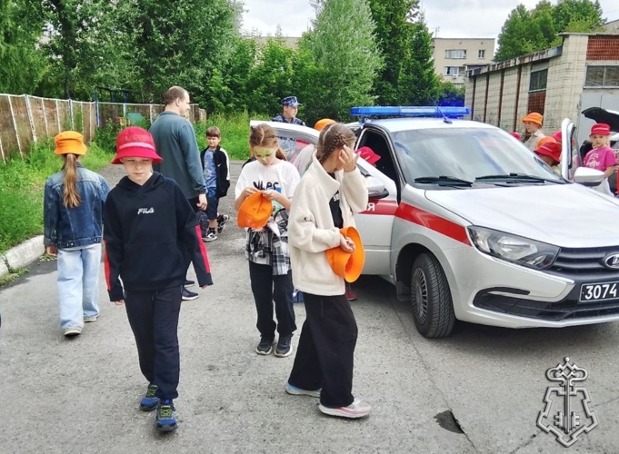 В Краснообске сотрудники вневедомственной охраны Росгвардии встретились со школьниками