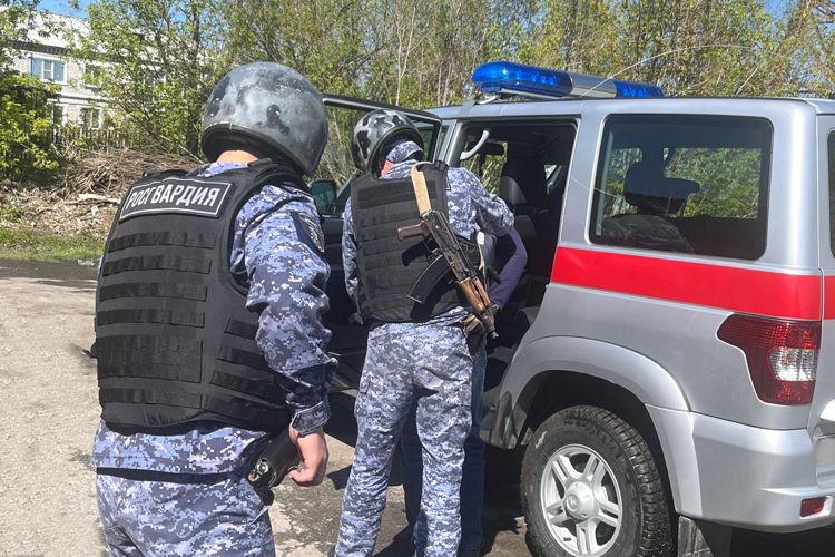 В Новосибирске сотрудники вневедомственной охраны Росгвардии задержали подозреваемого в грабеже