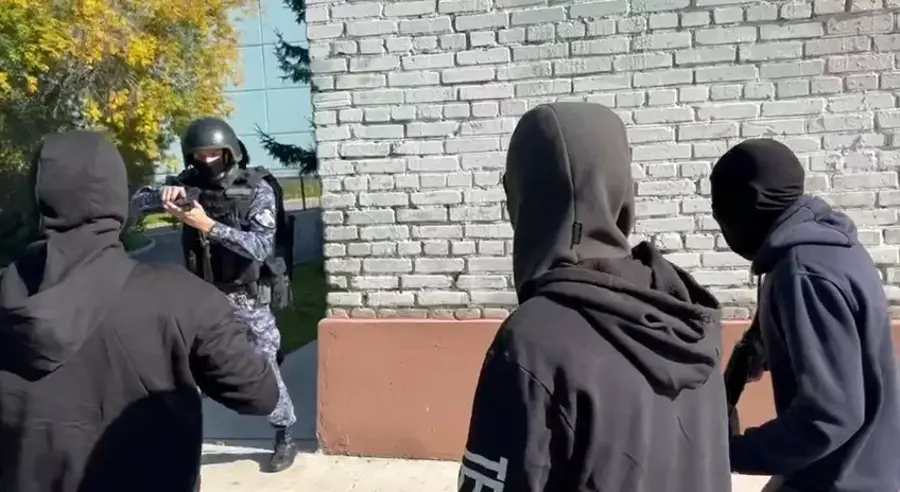 В Новосибирске проходят учения по обеспечению безопасности на объектах образования
