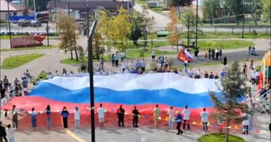 В Новосибирской области сотрудники Росгвардии присоединились к мероприятиям, приуроченным ко Дню Государственного флага