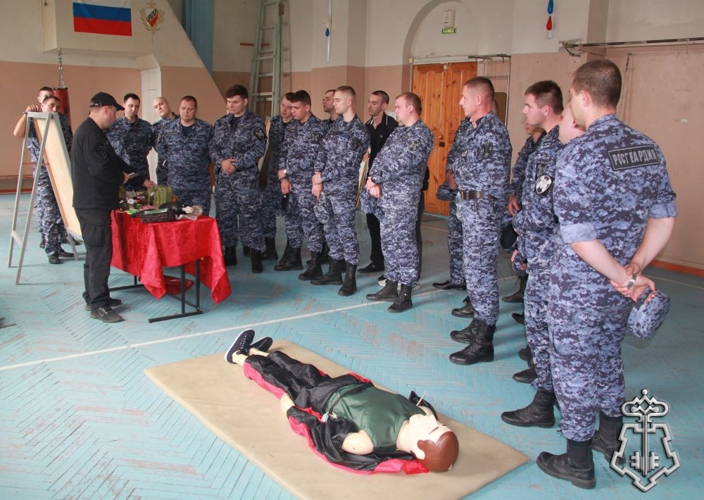 В Новосибирске с сотрудниками вневедомственной охраны Росгвардии проведены занятия по тактической медицине