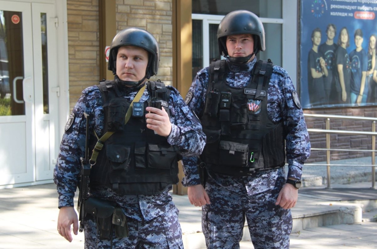 В Новосибирске проходят учения по обеспечению безопасности на объектах образования
