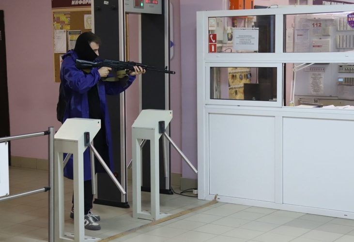 В Новосибирске проходят учения по обеспечению безопасности на объектах образования