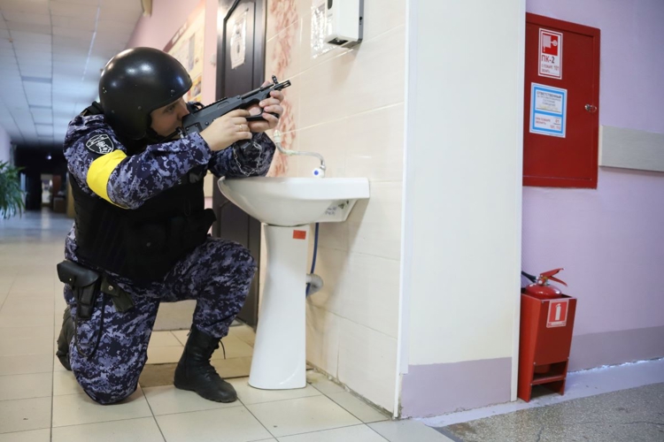 В Новосибирске проходят учения по обеспечению безопасности на объектах образования