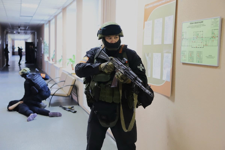 В Новосибирске проходят учения по обеспечению безопасности на объектах образования