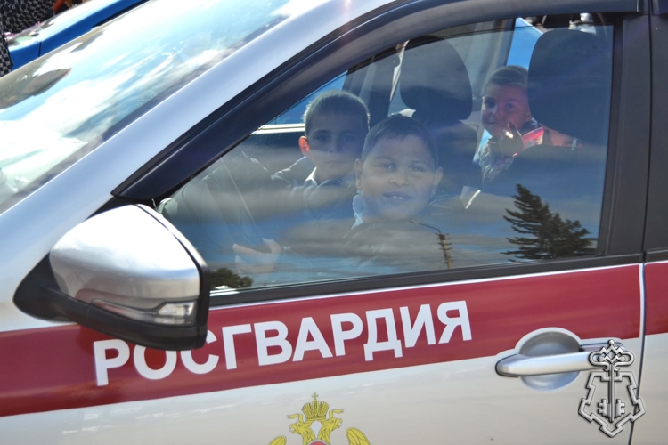 Сотрудники вневедомственной охраны Росгвардии рассказали школьникам о свой профессии