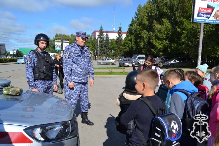 Сотрудники вневедомственной охраны Росгвардии рассказали школьникам о свой профессии