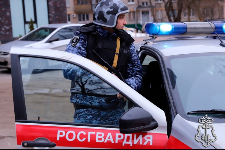 Подозреваемого в крупном мошенничестве задержал экипаж вневедомственной охраны Росгвардии в Новосибирске (ВИДЕО)