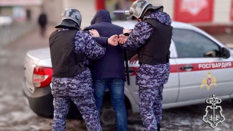 В Новосибирске патрулем Росгвардии по приметам задержан грабитель с бейсбольной битой