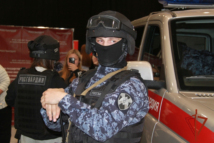 Интерактивная профориентационная площадка Росгвардии открылась в Новосибирском Экспоцентре