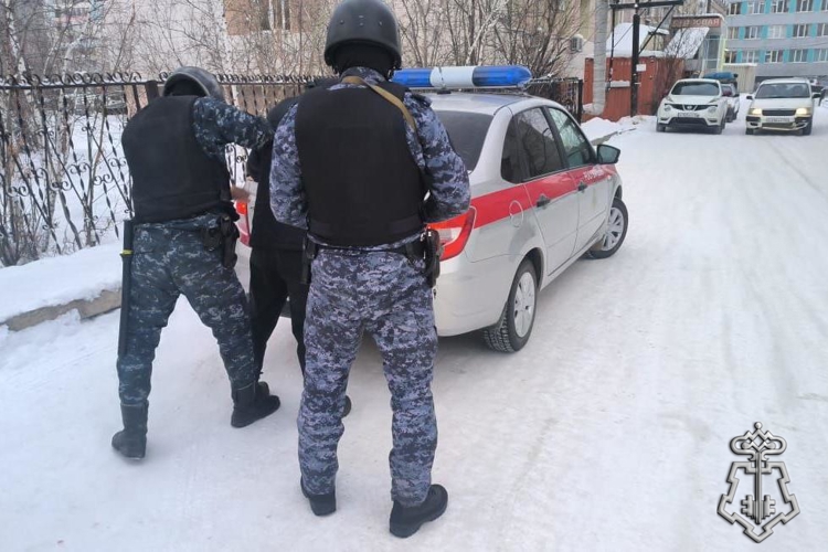  В Новосибирске сотрудники вневедомственной охраны Росгвардии задержали «закладчика» 