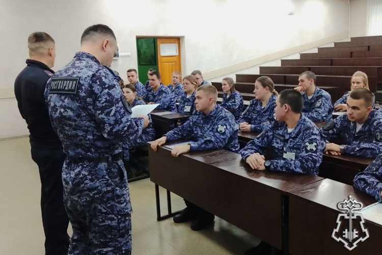 В Новосибирске ряды вневедомственной охраны Росгвардии пополнили молодые сотрудники