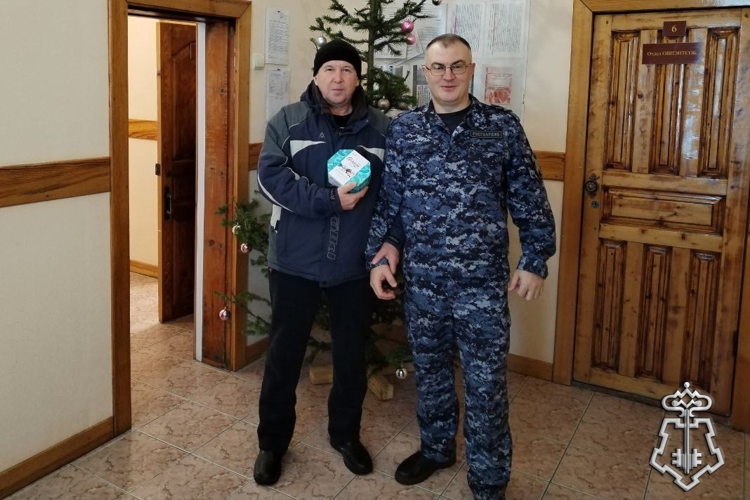 В Черепаново сотрудники вневедомственной охраны Росгвардии поздравили с наступающим Новым годом ветеранов службы