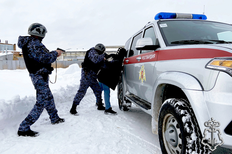 В Новосибирске сотрудники вневедомственной охраны Росгвардии задержали мужчину с наркотиками