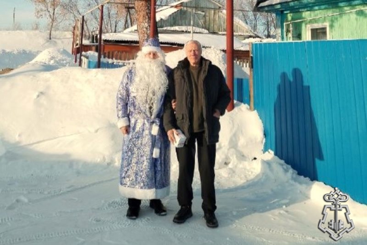 В Черепаново сотрудники вневедомственной охраны Росгвардии поздравили с наступающим Новым годом ветеранов службы