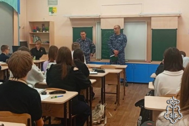 В Новосибирской области сотрудники Росгвардии проводят мероприятия в рамках 10-летия Росгвардии и памятной даты России