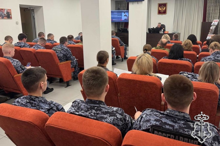 Сотрудники и военнослужащие подразделений Управления Росгвардии по Новосибирской области приступили к обучению в зимний период