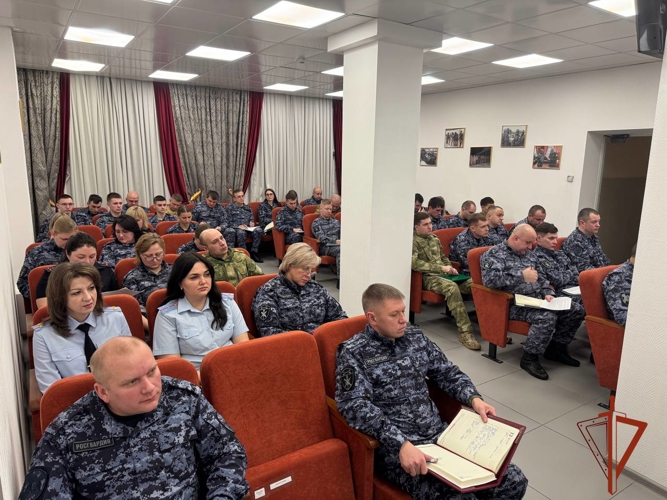 Сотрудники и военнослужащие подразделений Управления Росгвардии по Новосибирской области приступили к обучению в зимний период