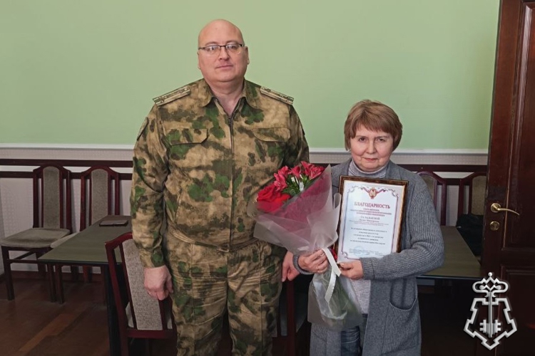 Заместитель командующего Сибирским ордена Жукова округом Росгвардии вручил благодарность ветерану вневедомственной охраны
