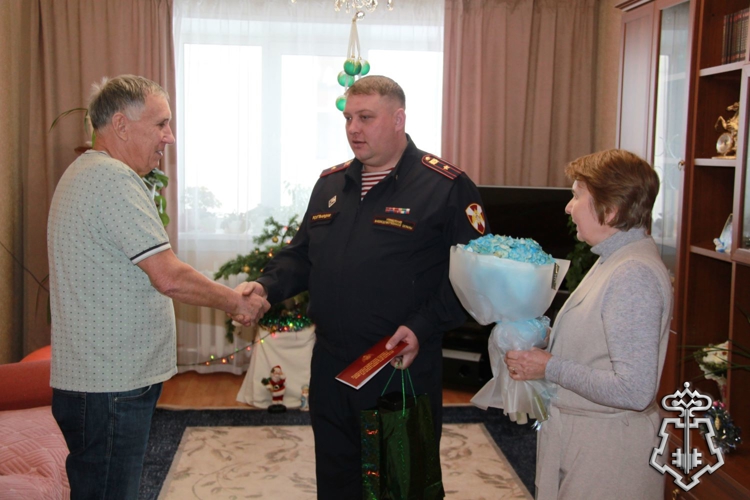 В Новосибирске поздравили с днем рождения бывшего начальника областного Управления вневедомственной охраны