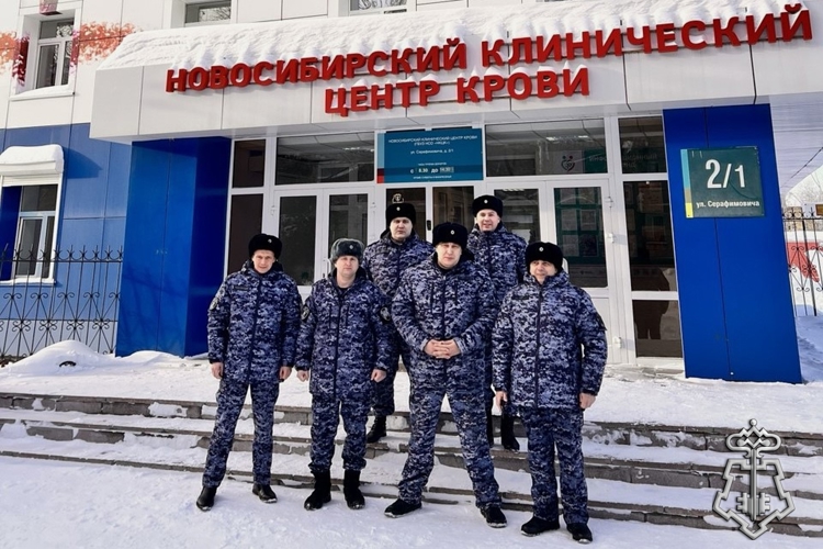 В Новосибирске сотрудники вневедомственной охраны Росгвардии сдали донорскую кровь