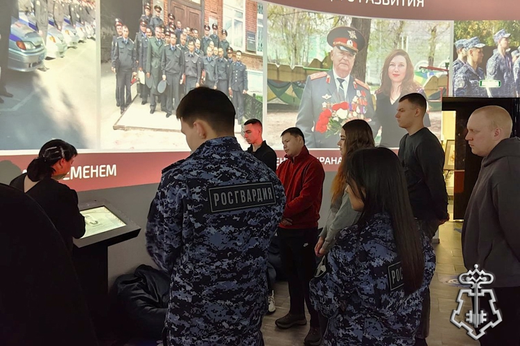 В Новосибирском интерактивном парке «Россия – моя история» состоялись экскурсии по выставке вневедомственной охраны Росгвардии 
