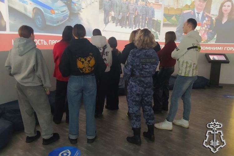 В Новосибирском интерактивном парке «Россия – моя история» состоялись экскурсии по выставке вневедомственной охраны Росгвардии 