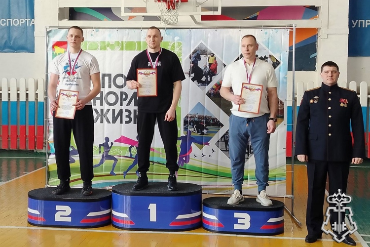 Сотрудники Куйбышевского отдела вневедомственной охраны Росгвардии выиграли соревнования по армрестлингу 