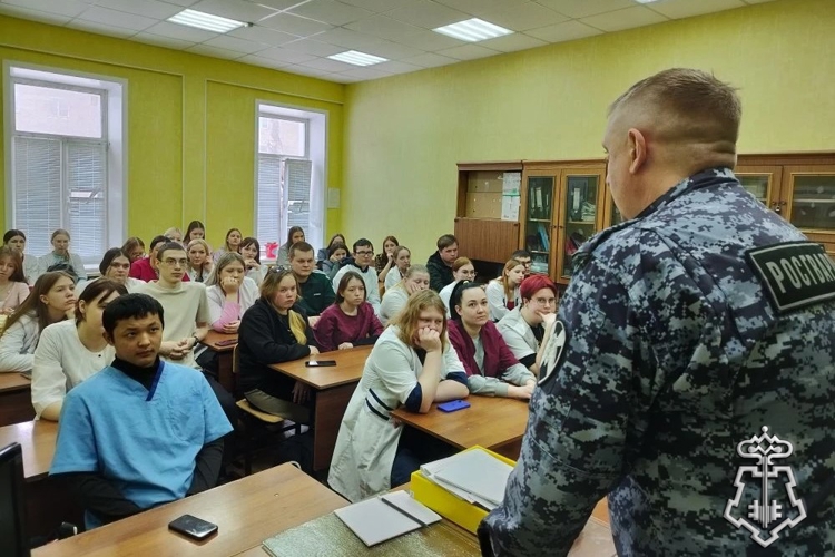 В Новосибирской области сотрудники вневедомственной охраны Росгвардии проводят профориентационные мероприятия для студентов