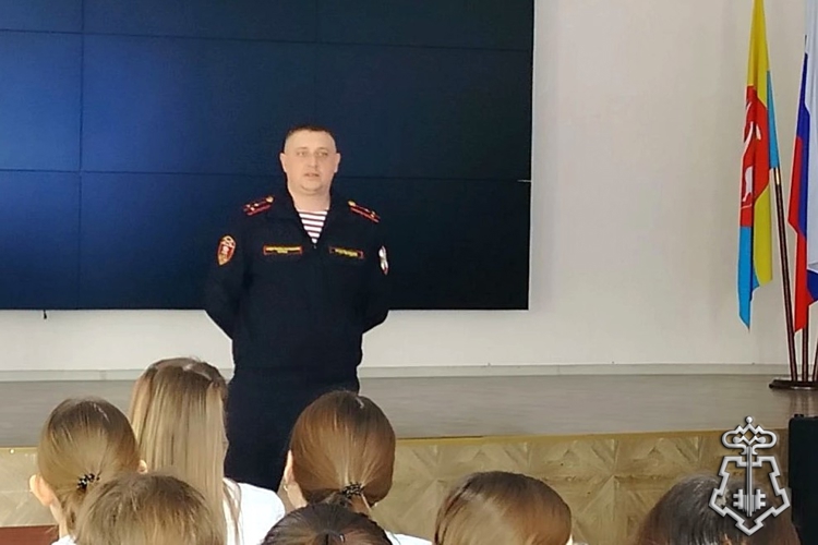 В Новосибирской области сотрудники вневедомственной охраны Росгвардии проводят профориентационные мероприятия для студентов