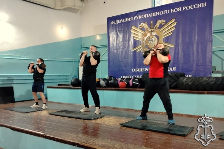 В Новосибирской области сотрудники Росгвардии стали финалистами турнира по гиревому спорту