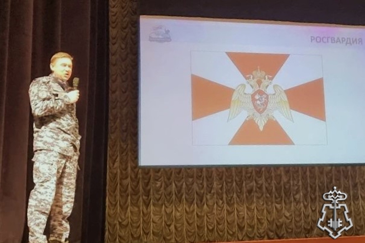 Росгвардейцы рассказали старшеклассникам о своей профессии