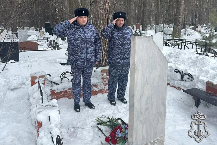 Сотрудники вневедомственной охраны Росгвардии почтили память прапорщика милиции Сергея Дукача