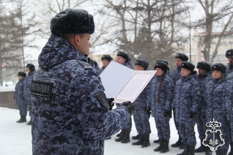 В Новосибирске сотрудники вневедомственной охраны Росгвардии приведены к Присяге