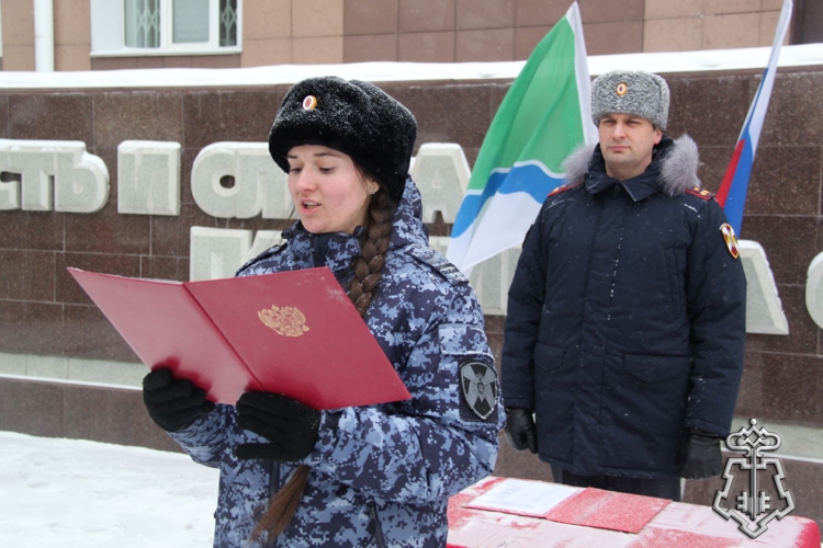 В Новосибирске сотрудники вневедомственной охраны Росгвардии приведены к Присяге