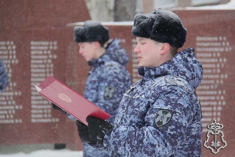 В Новосибирске сотрудники вневедомственной охраны Росгвардии приведены к Присяге
