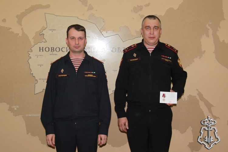 В Новосибирске сотрудников Росгвардии, оказавших своевременную помощь женщине с остановкой сердца, удостоили ведомственных наград