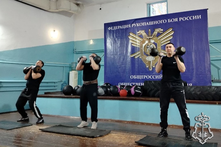 В Новосибирской области сотрудники Росгвардии стали финалистами турнира по гиревому спорту
