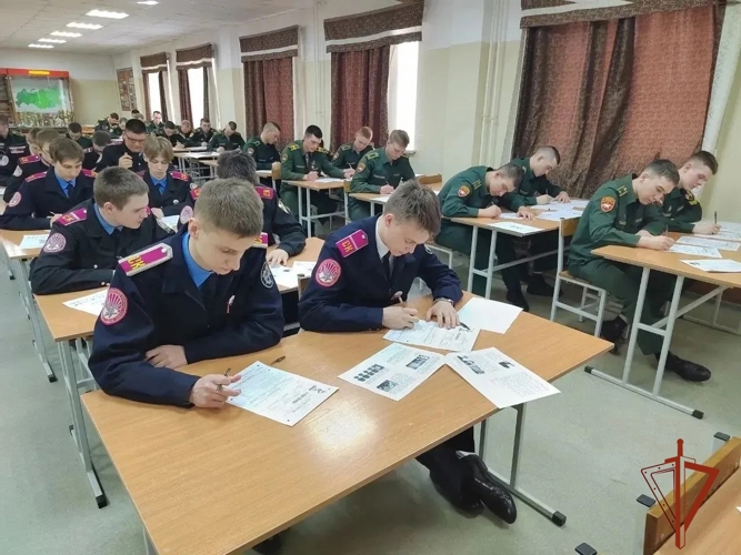 В Новосибирской области сотрудники и военнослужащие Росгвардии присоединились к патриотической акции «Диктант Победы»