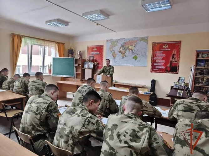 В Новосибирской области сотрудники и военнослужащие Росгвардии присоединились к патриотической акции «Диктант Победы»