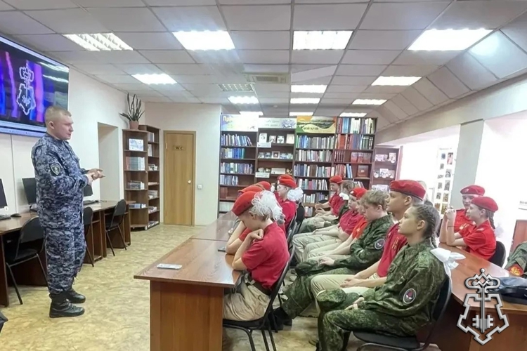 Сотрудники вневедомственной охраны Росгвардии познакомили школьников со своей профессией