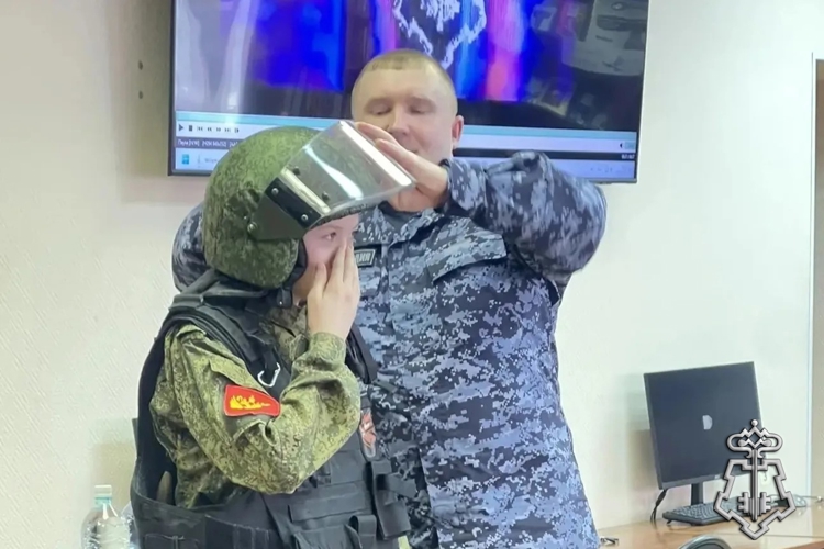 Сотрудники вневедомственной охраны Росгвардии познакомили школьников со своей профессией