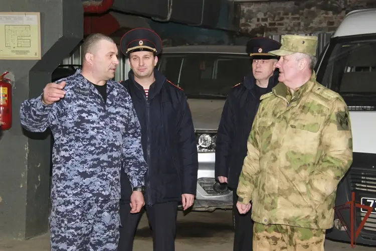Командующий Сибирским ордена Жукова округом Росгвардии проверил подразделения ведомства в Новосибирской области