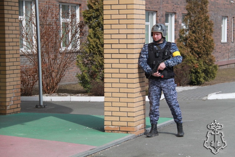 В Новосибирске при участии Росгвардии проходят учения по обеспечению безопасности на объектах образования