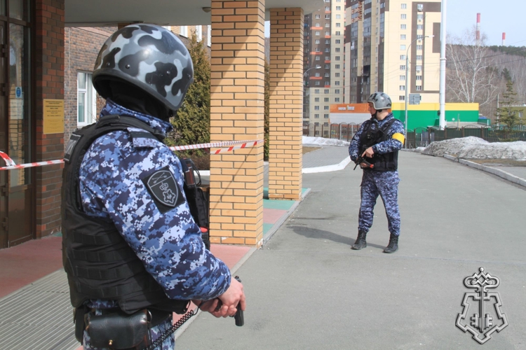 В Новосибирске при участии Росгвардии проходят учения по обеспечению безопасности на объектах образования